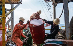 Oil exports under sanctions pressure: How do oil restrictions inflame the currency market?