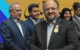 اعطای «نشان ملی مدیریت کسب و کار سال کشور» در حوزه حکمرانی اقتصادی به محمد شریعتمداری اعطای «نشان ملی مدیریت کسب و کار سال کشور» در حوزه حکمرانی اقتصادی به محمد شریعتمداری