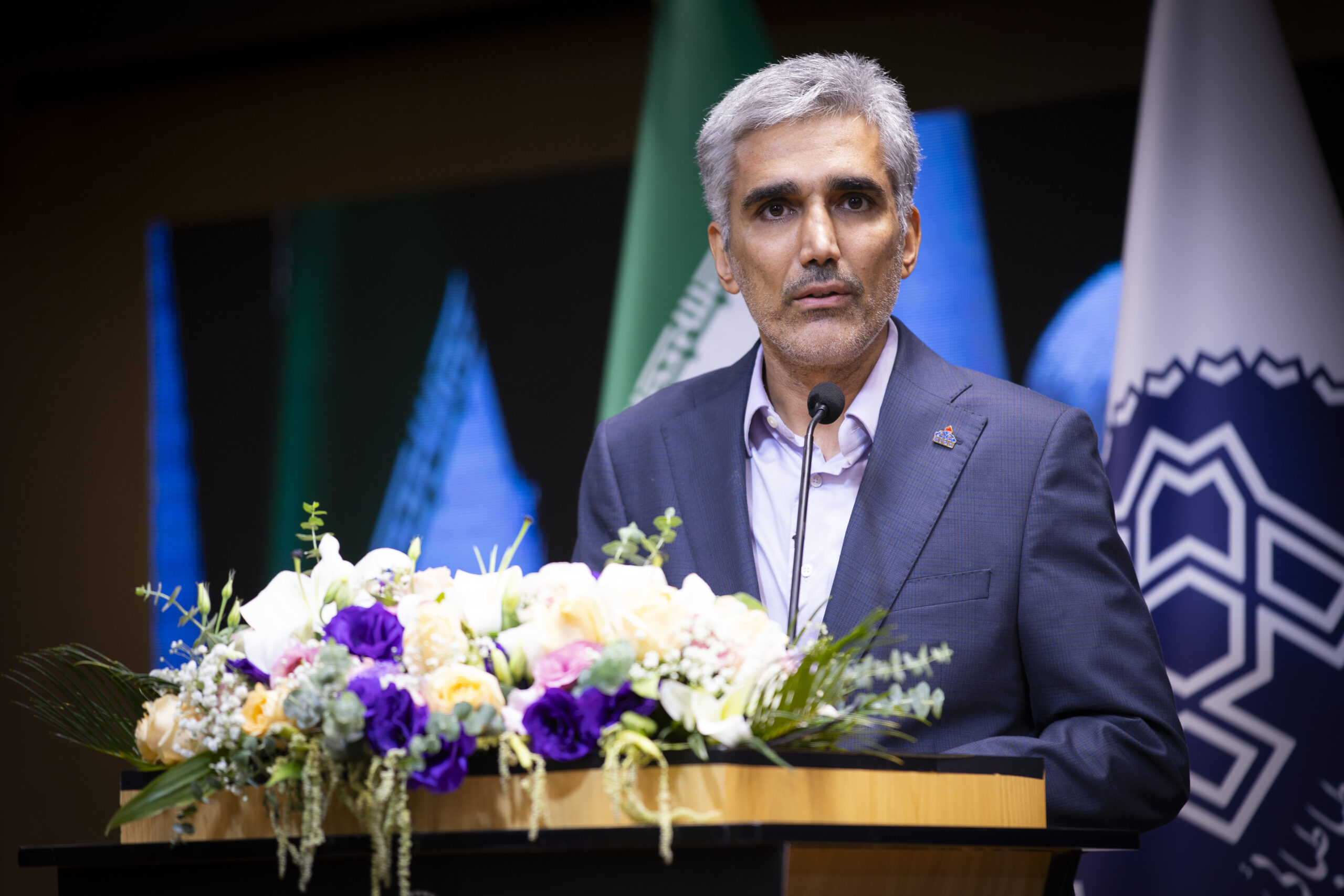 سقف حقوق کارکنان نفت، ظالمانه است؛ زحمت آنان مگر سقف و قیمت دارد؟ + فیلم سقف حقوق کارکنان نفت، ظالمانه است؛ زحمت آنان مگر سقف و قیمت دارد؟ + فیلم