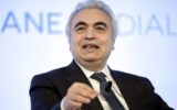 ظرفیت مازاد عرضه جهانی، اثر تحریم‌ها بر قیمت نفت را محدود کرد