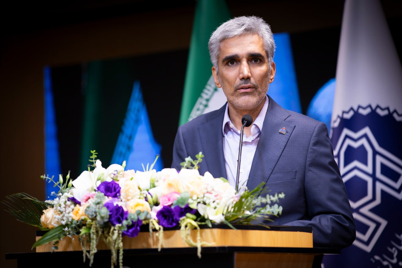 واگذاری شرکت ملی نفت در شرایط فعلی یعنی واگذاری بدهیهای آن به مردم، نه سهام! واگذاری شرکت ملی نفت در شرایط فعلی یعنی واگذاری بدهیهای آن به مردم، نه سهام!