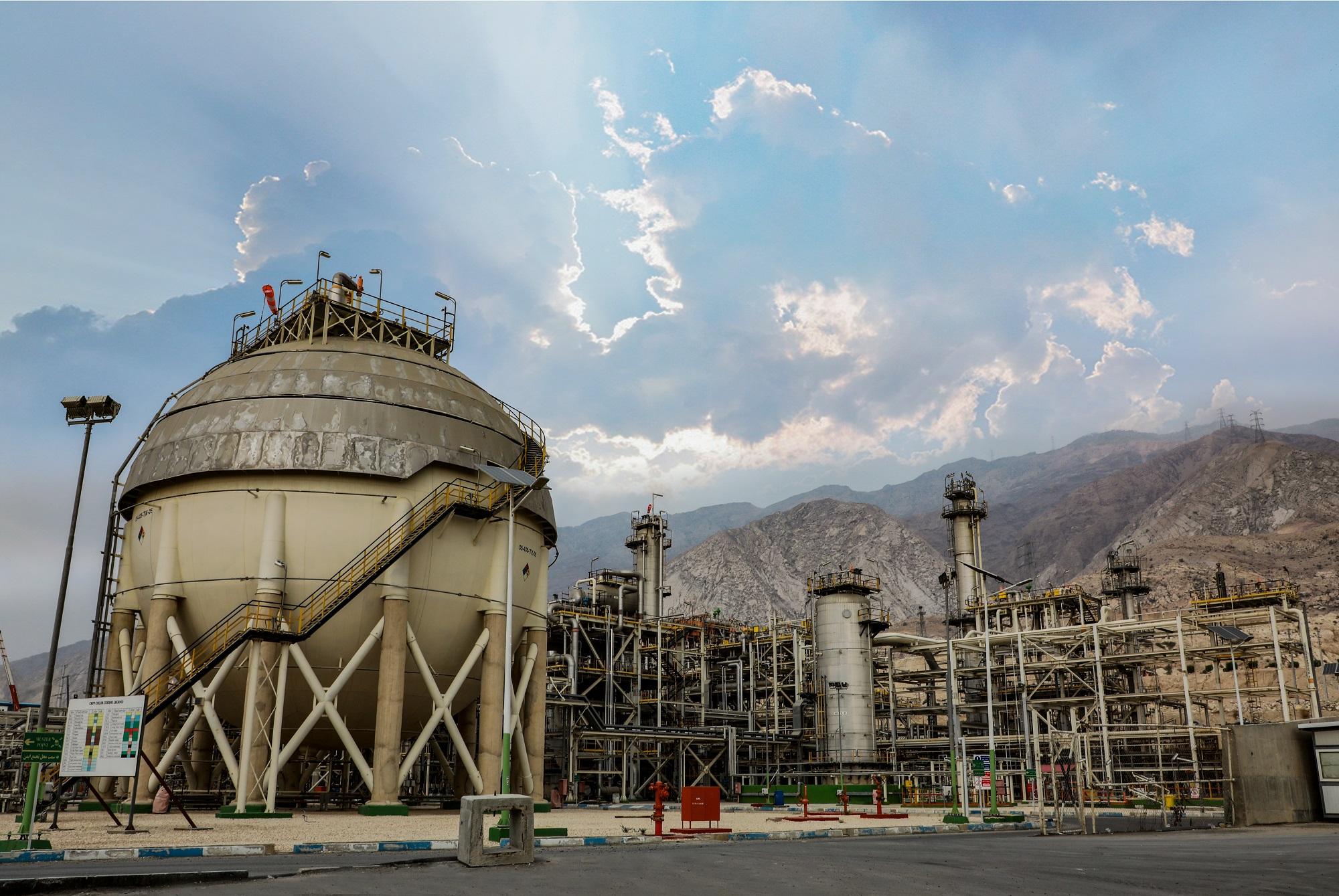 اعتراض به نرخ خوراک یا دفاع از رانت؛ آیا دولت گاز را به پتروشیمیها گران میفروشد؟+فیلم اعتراض به نرخ خوراک یا دفاع از رانت؛ آیا دولت گاز را به پتروشیمیها گران میفروشد؟+فیلم