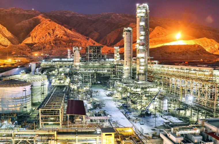 آشنایی با یکی از بزرگ‌ترین پتروشیمی های ایران؛ پتروپالایشگاه بوشهر+فیلم