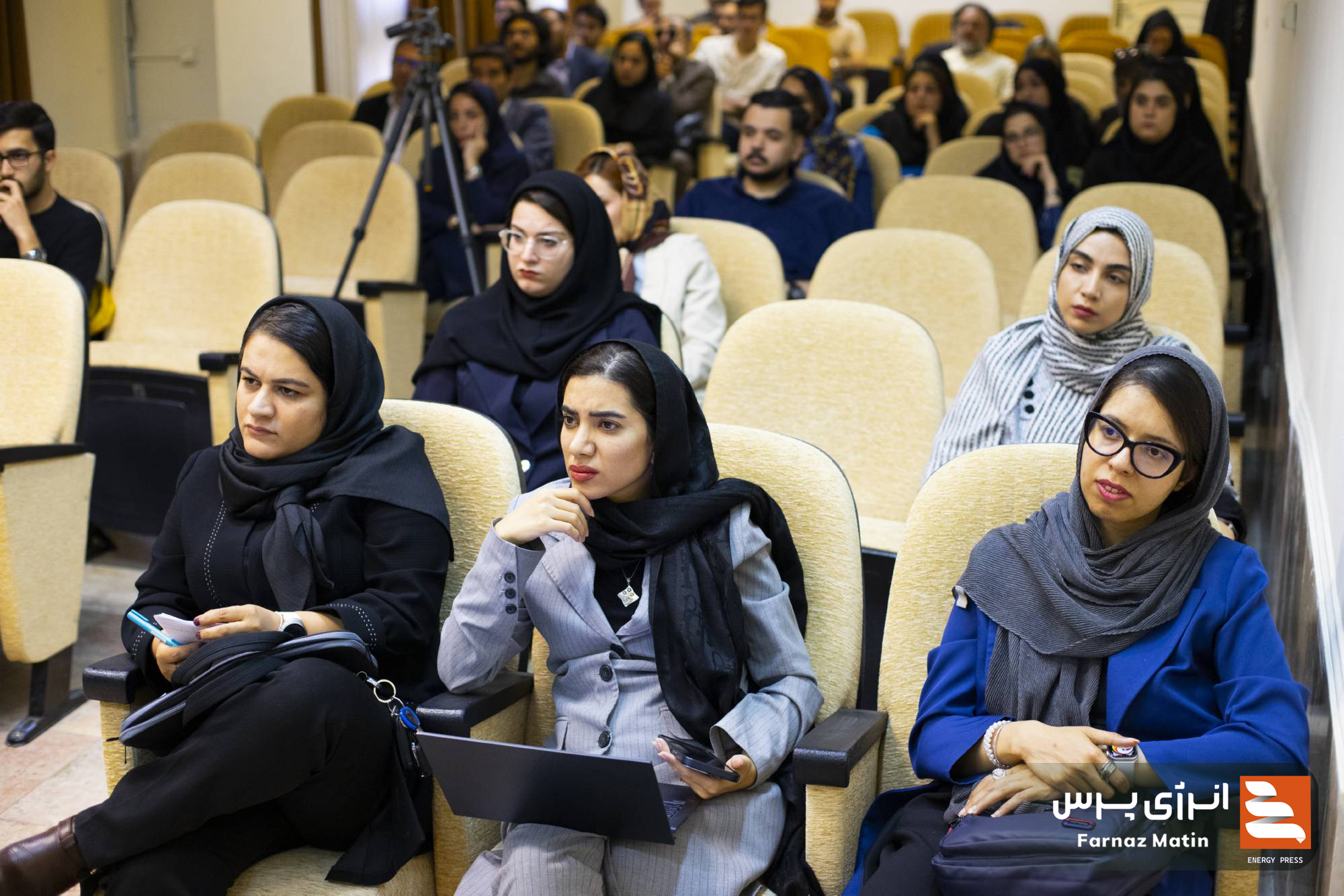 گزارش تصویری از نشست «تحلیل حقوقی رأی دادگاه لندن علیه شرکت ملی نفت ایران در پرونده کرسنت» (15)