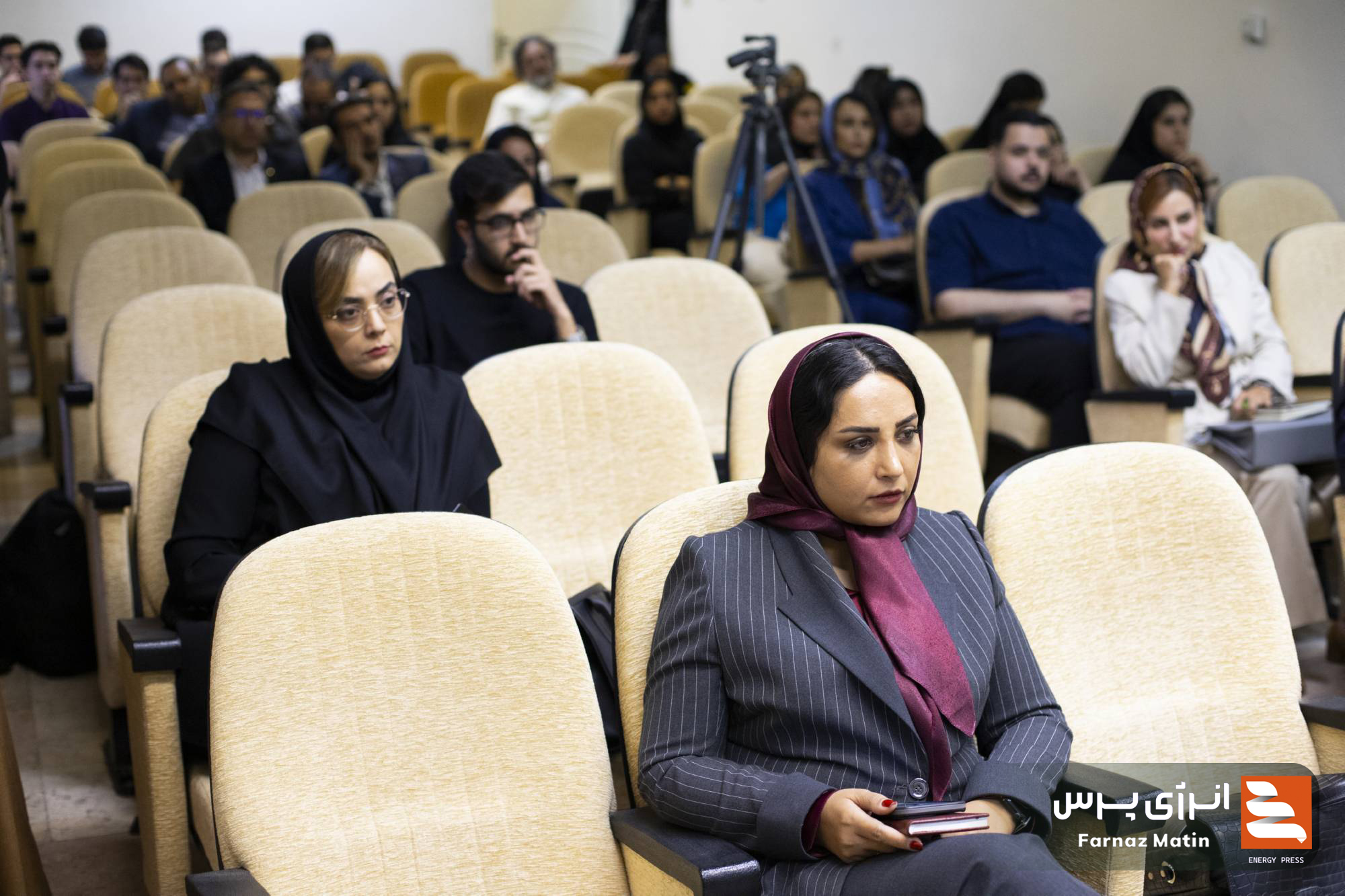 گزارش تصویری از نشست «تحلیل حقوقی رأی دادگاه لندن علیه شرکت ملی نفت ایران در پرونده کرسنت» (15)